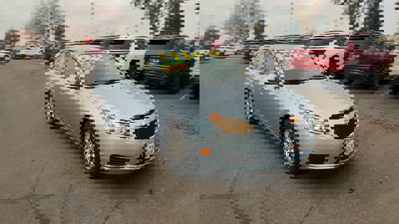 Used 2011 Chevrolet Cruze LT image 1