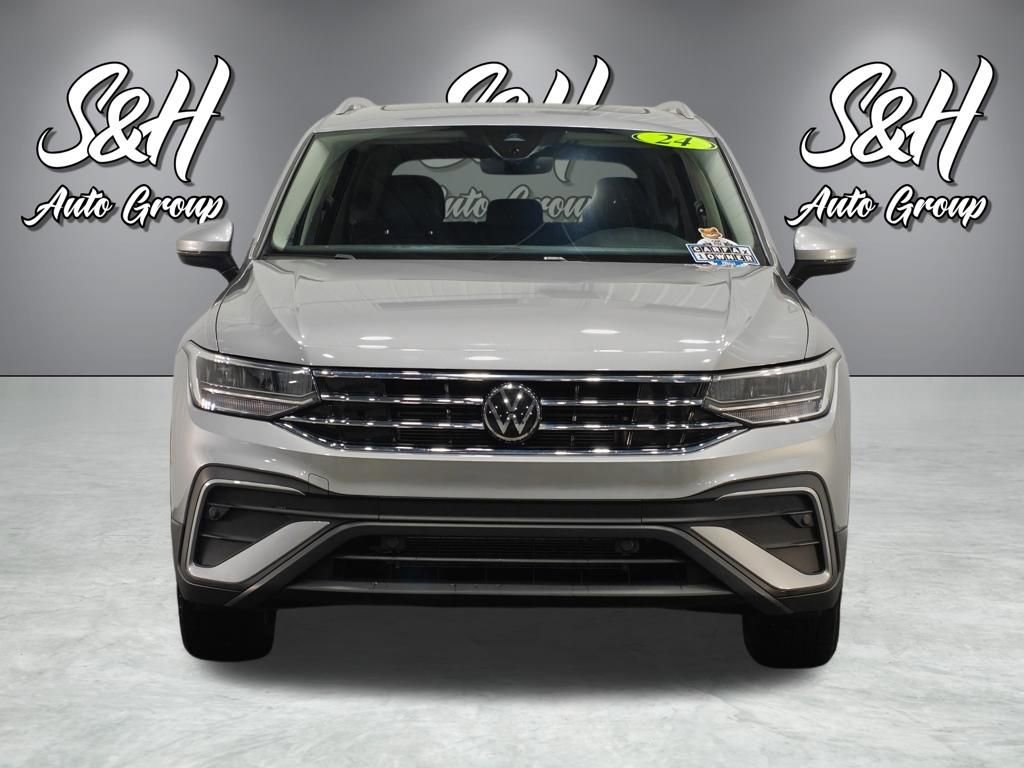 Used 2024 Volkswagen Tiguan SE AWD/4WD image 15