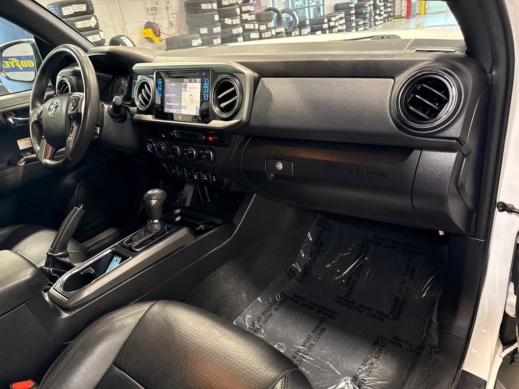 Used 2019 Toyota Tacoma TRD Off-Road AWD/4WD image 18