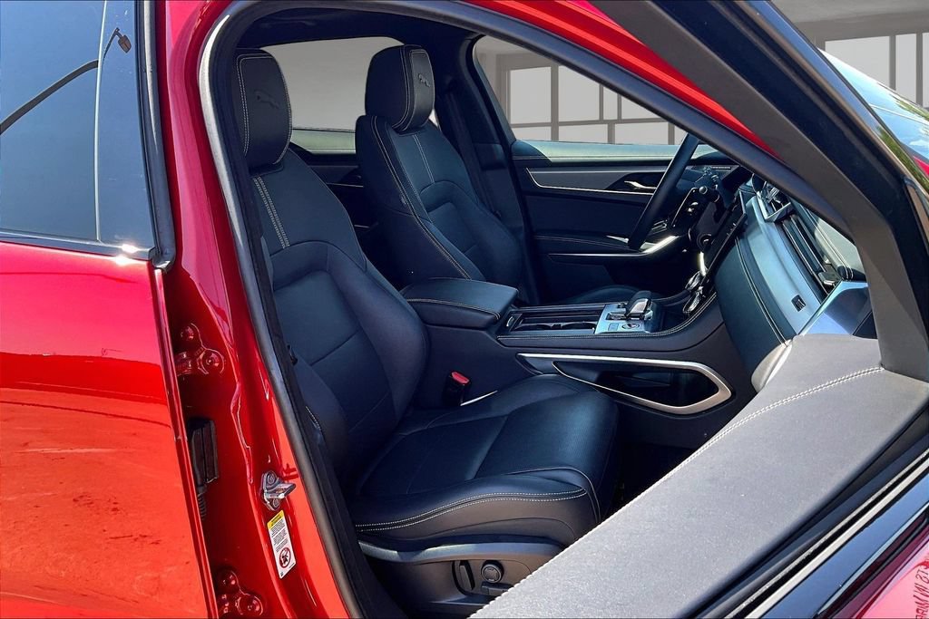 Used 2025 Jaguar F-PACE R-Dynamic S AWD/4WD image 7