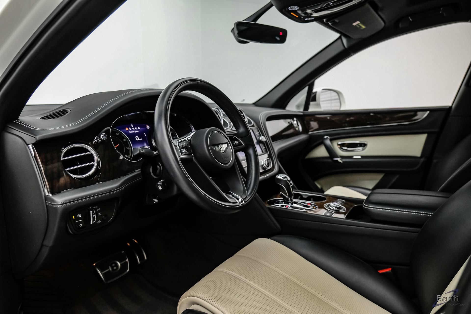 Used 2019 Bentley Bentayga image 34