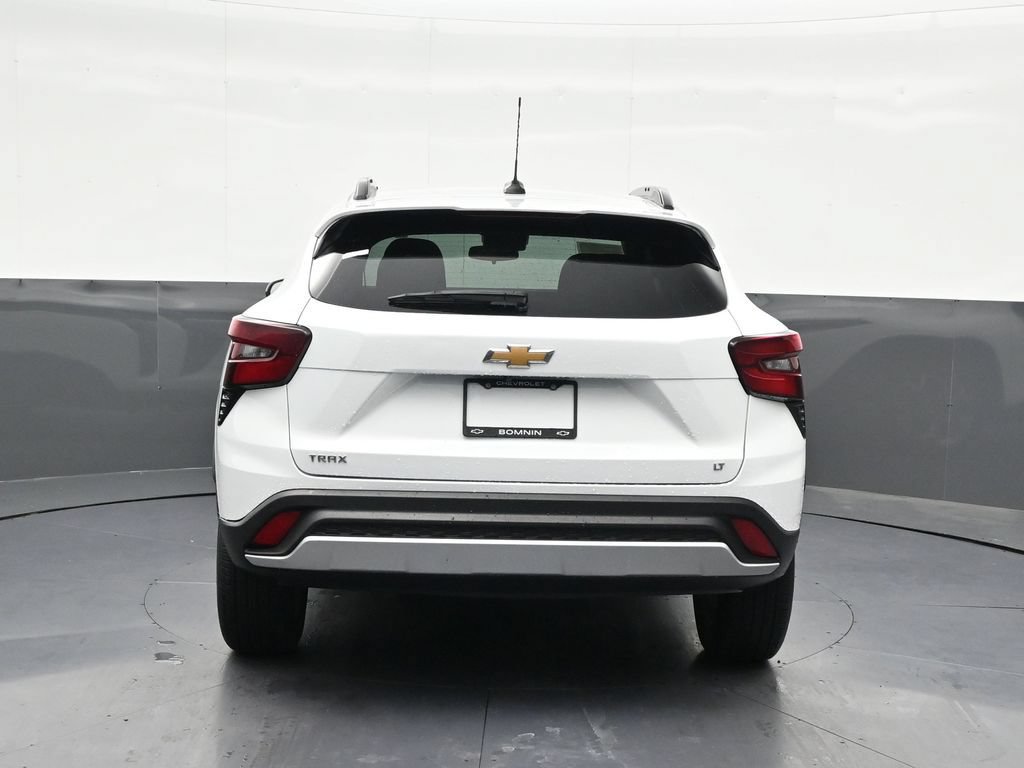 Used 2025 Chevrolet Trax LT FWD image 4