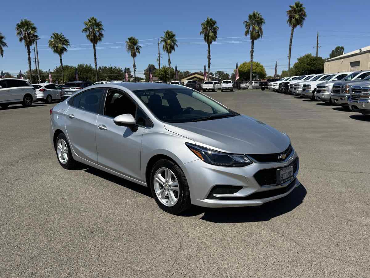 Used 2018 Chevrolet Cruze LT w/ LT Fleet Convenience Package FWD image 2