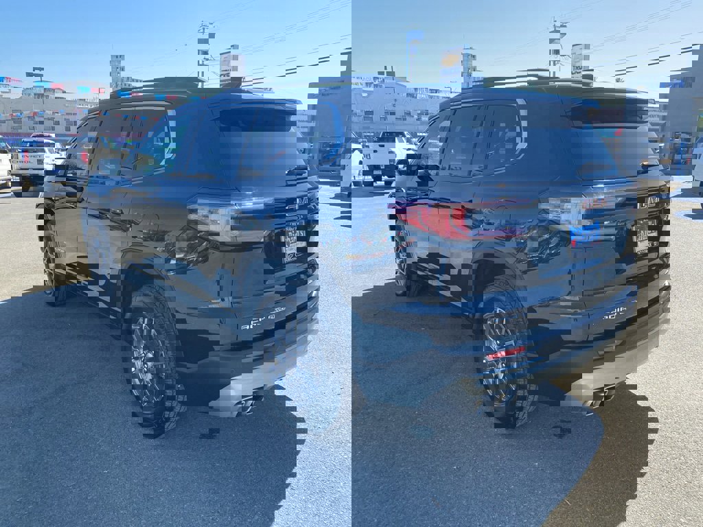 Used 2025 GMC Acadia Elevation image 10