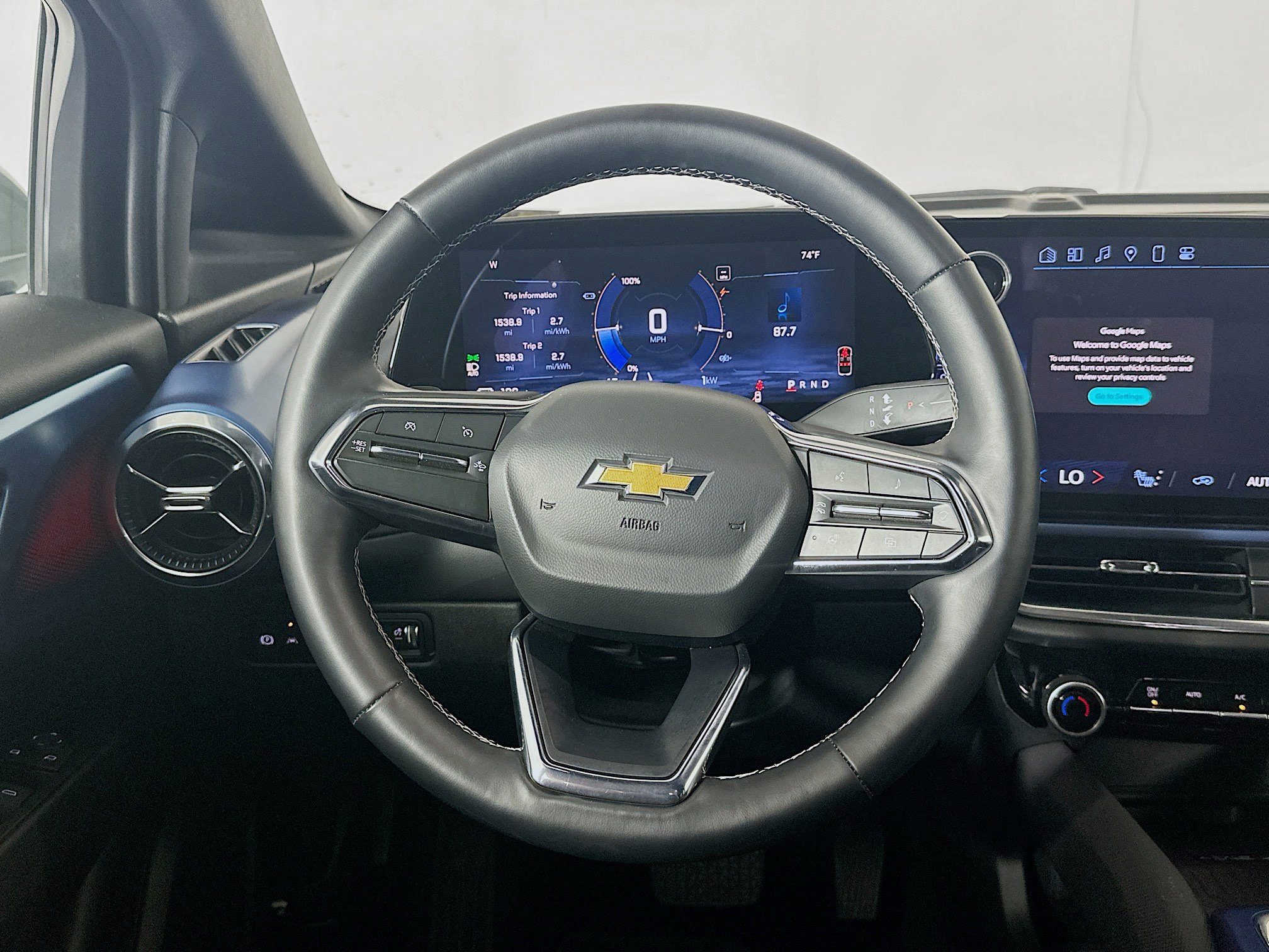 Used 2025 Chevrolet Equinox EV LT w/ Convenience Package image 18