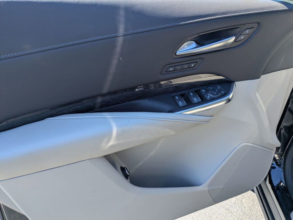 Used 2023 Cadillac XT4 Premium Luxury image 15