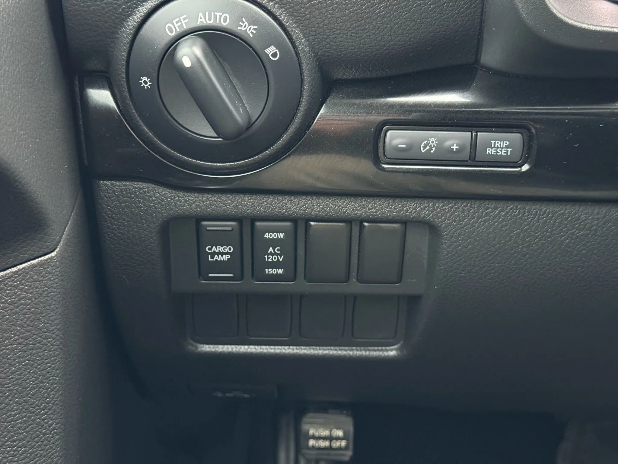 Used 2021 Nissan Titan SV w/ SV Convenience Package image 30