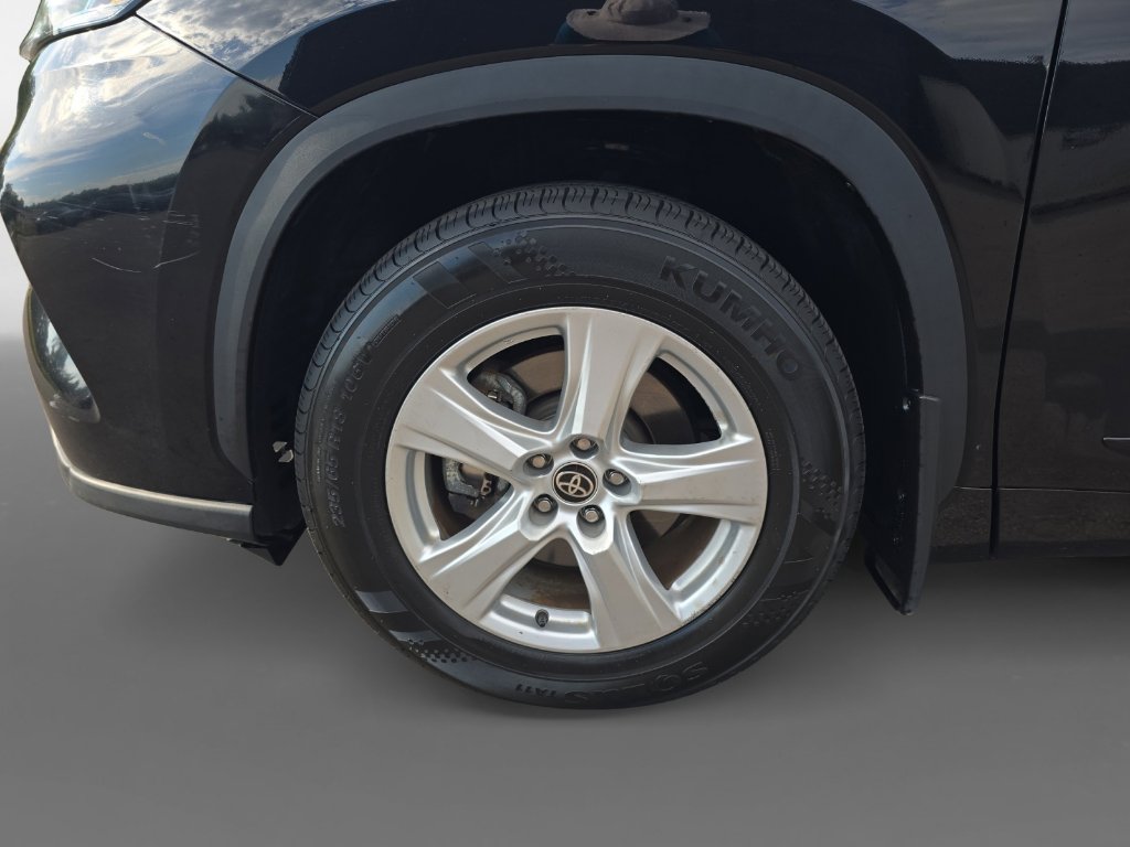 Used 2023 Toyota Highlander L image 10