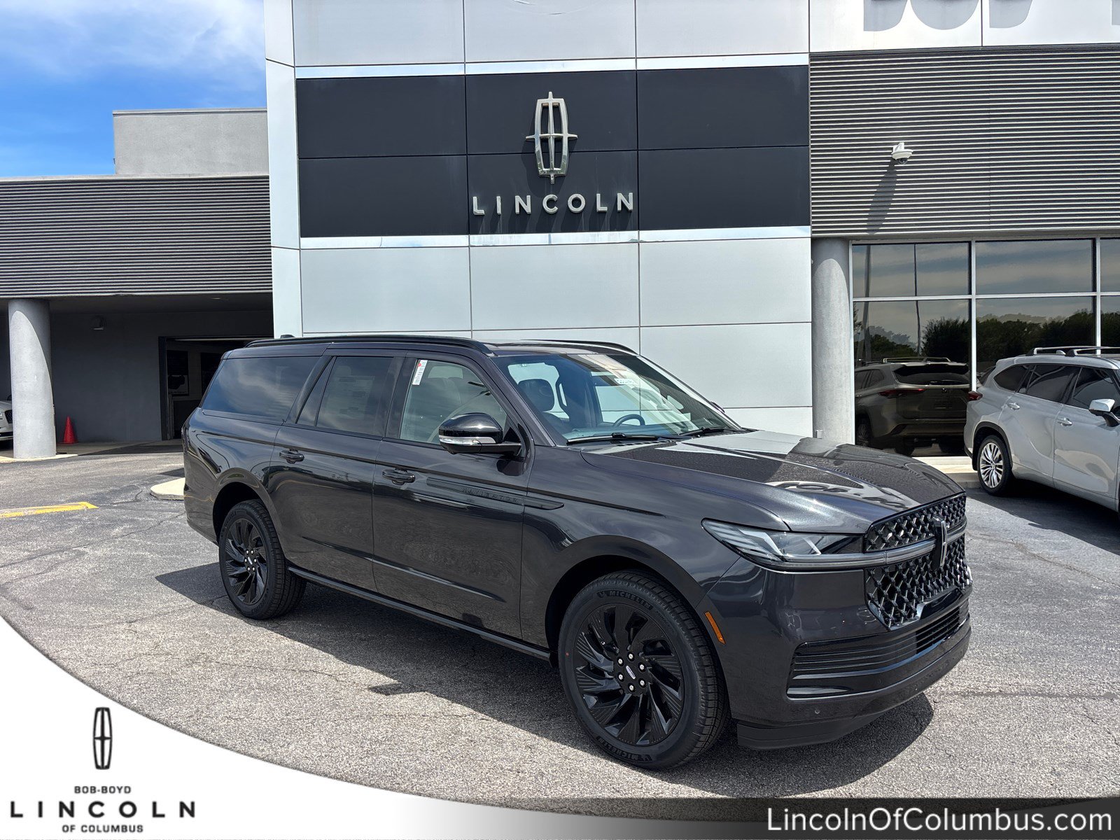 New 2026 Lincoln Navigator L Reserve w/ Jet Appearance Package