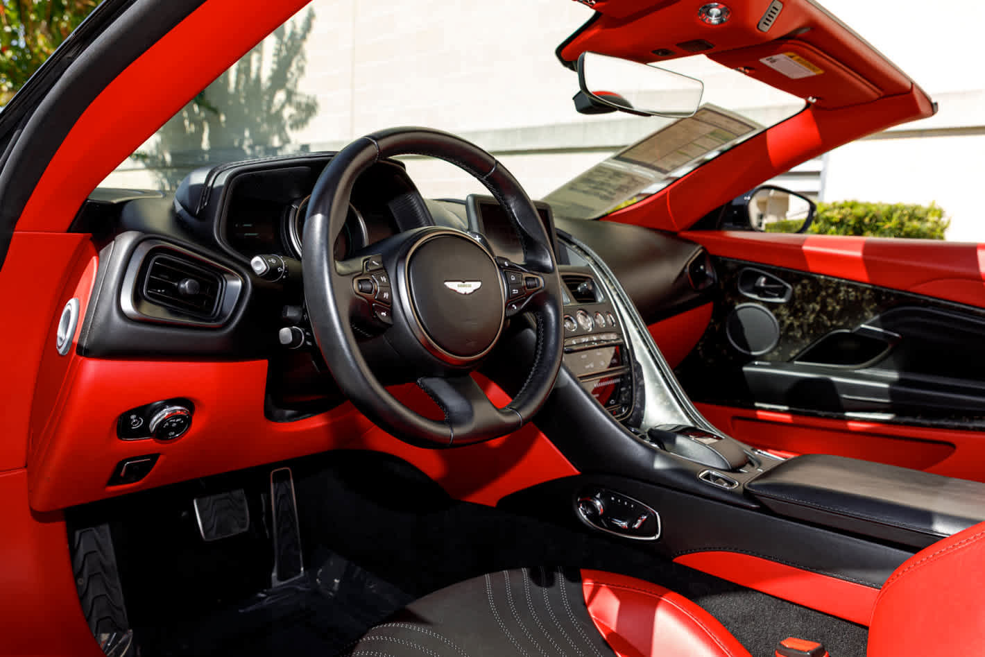 Used 2019 Aston Martin DB11 Volante image 54