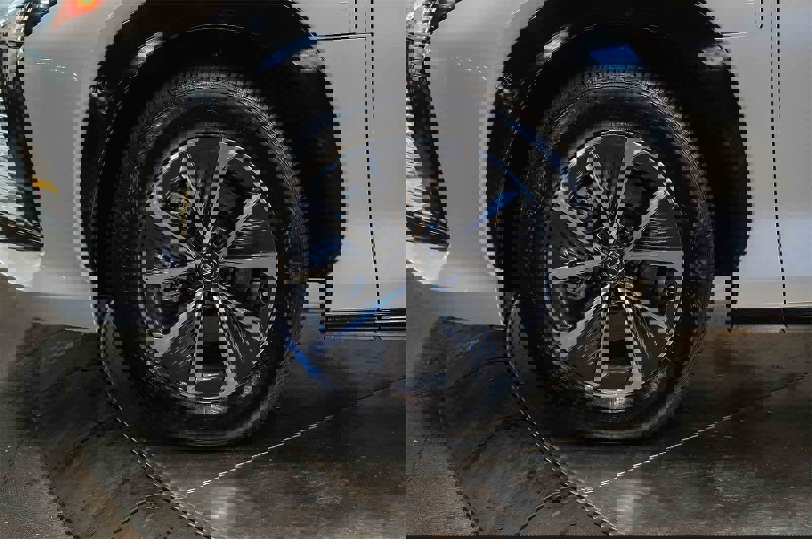 Used 2024 Lexus RZ 300e Premium image 9