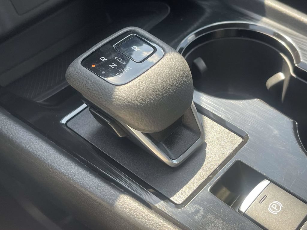 Used 2025 Nissan Rogue SV FWD image 34