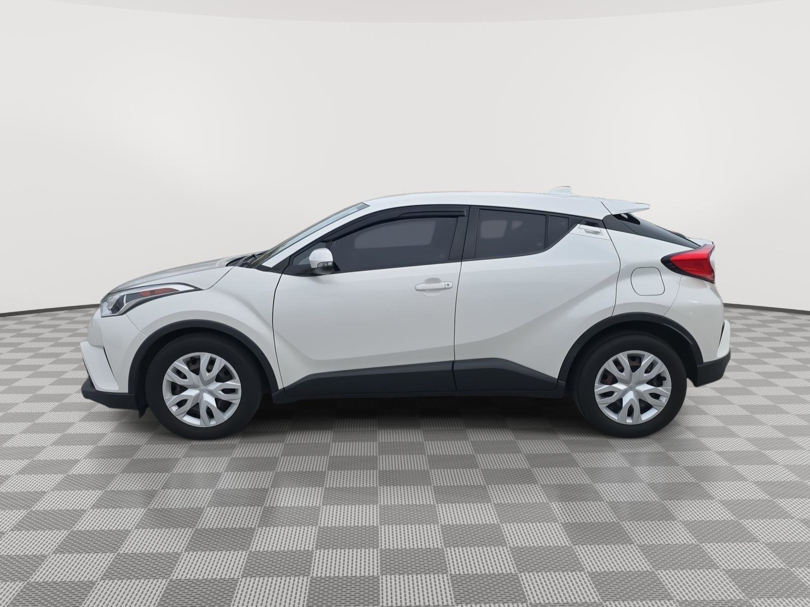 Used 2019 Toyota C-HR LE FWD image 5