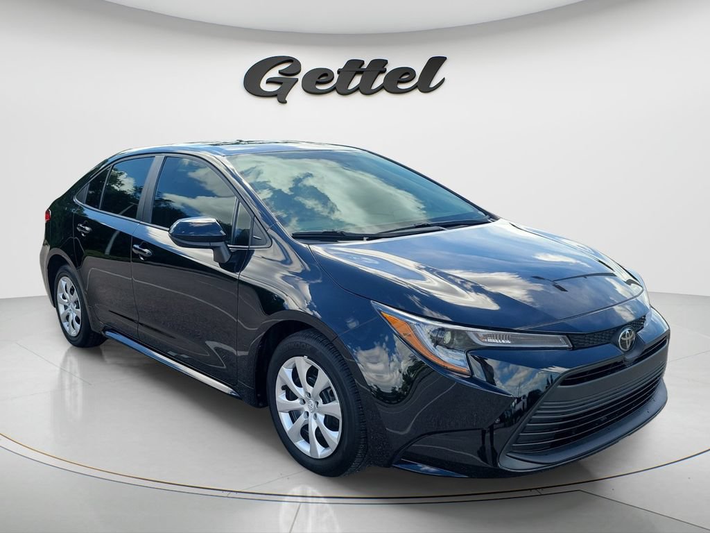 Certified 2025 Toyota Corolla LE w/ Convenience Package FWD image 3