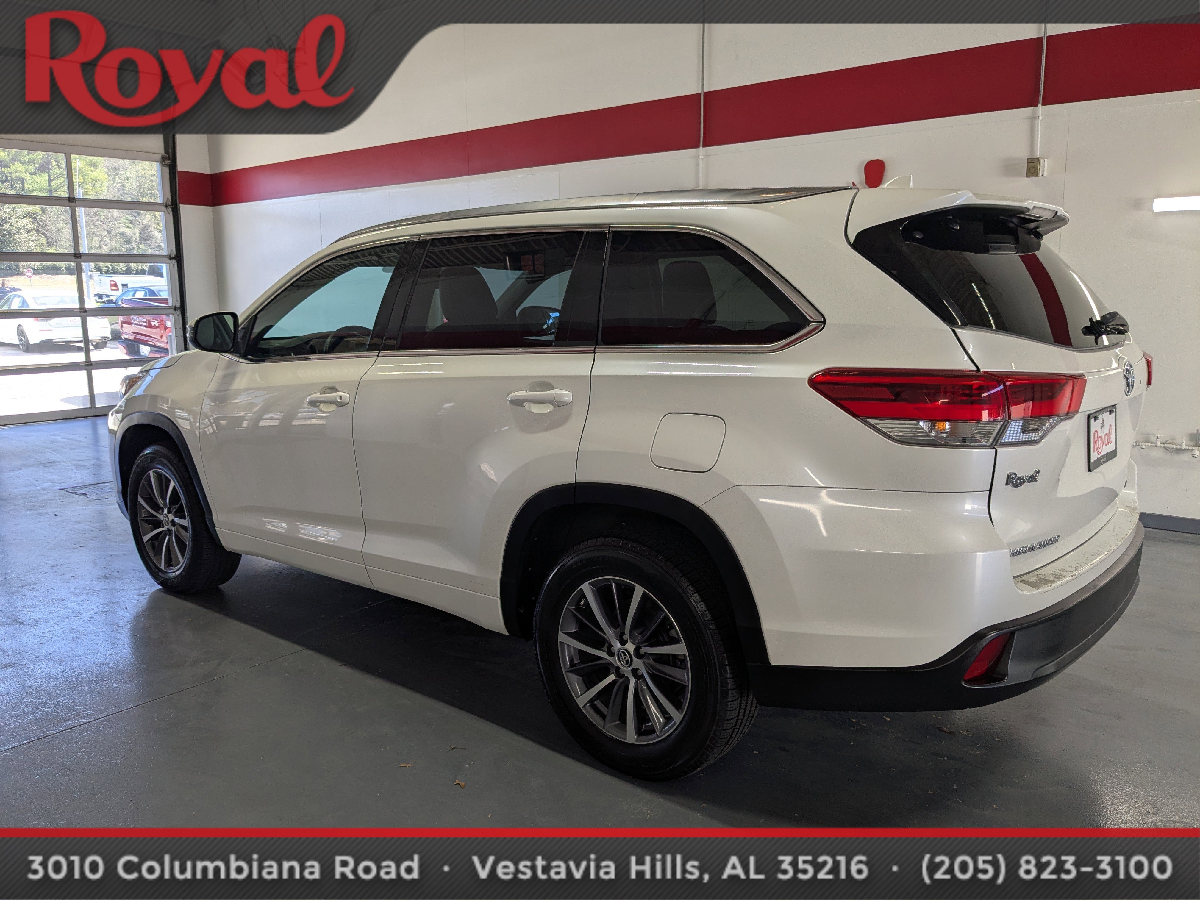 Used 2018 Toyota Highlander XLE image 2