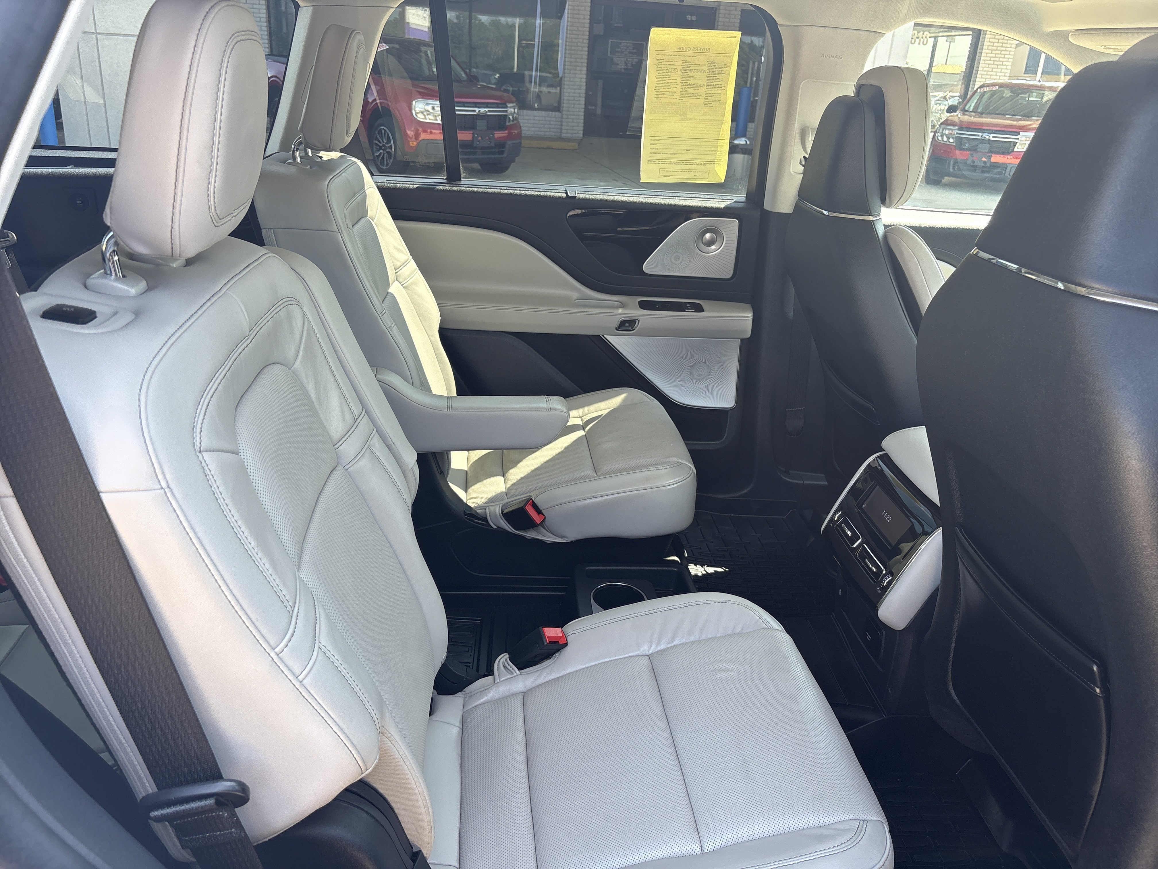 Used 2025 Lincoln Aviator Reserve w/ Equipment Group 201A AWD/4WD image 12
