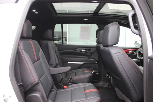 Used 2025 Chevrolet Traverse RS AWD/4WD image 33