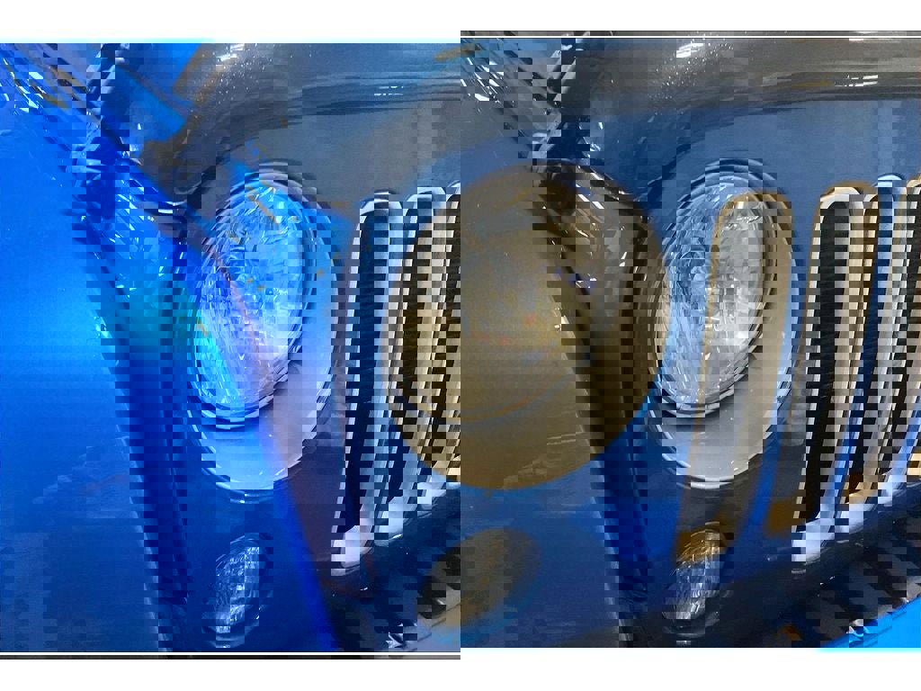 Used 2016 Jeep Wrangler Unlimited Sahara w/ Connectivity Group image 28