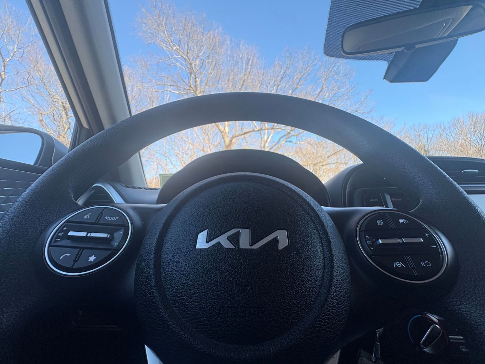 Used 2025 Kia Soul LX w/ LX Technology Package FWD image 24