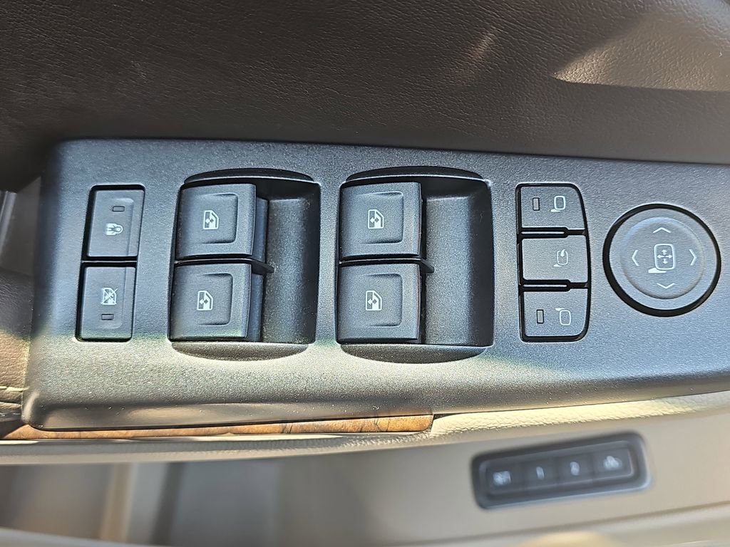 Used 2018 Chevrolet Tahoe LT w/ LT Signature Package AWD/4WD image 33