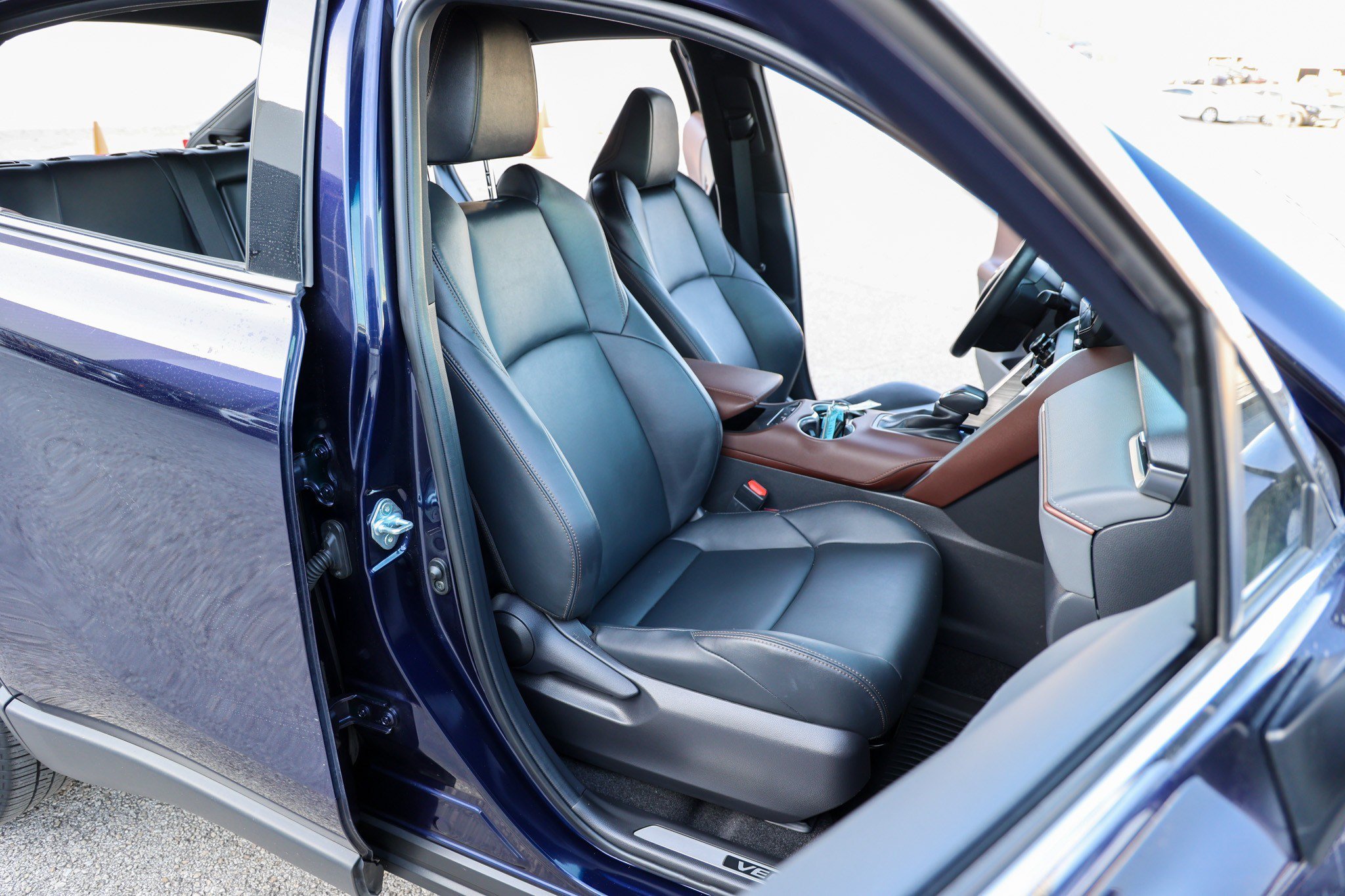 Certified 2022 Toyota Venza XLE AWD/4WD image 42