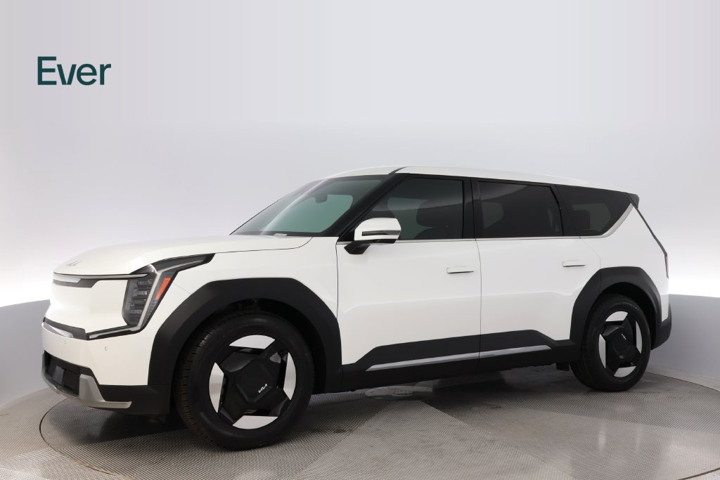 Used 2024 Kia EV9 Light Long Range RWD image 18