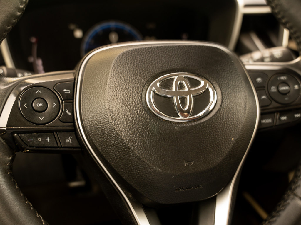 Used 2024 Toyota Corolla Cross XLE FWD image 29