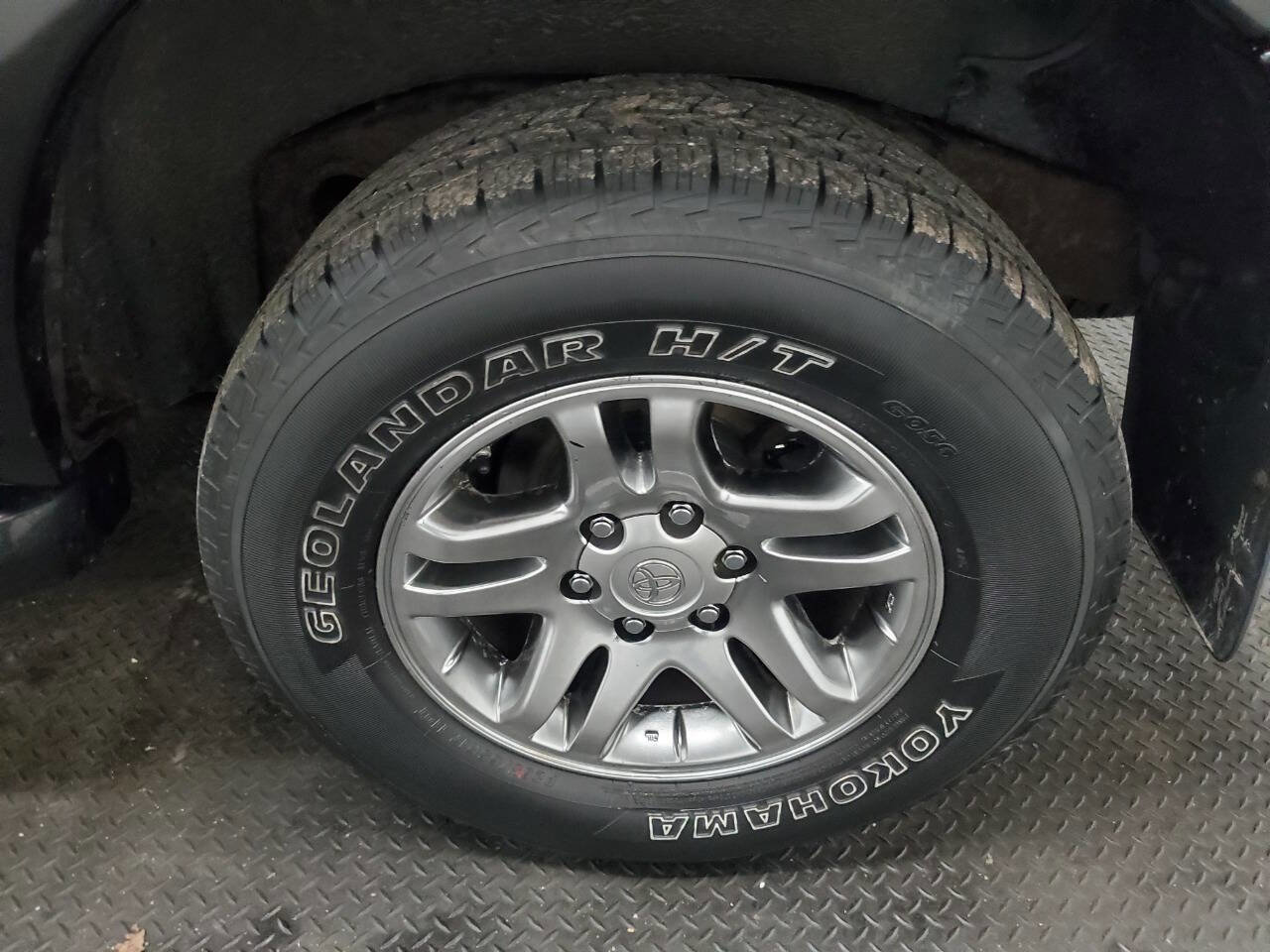 Used 2005 Toyota Sequoia SR5 AWD/4WD image 23