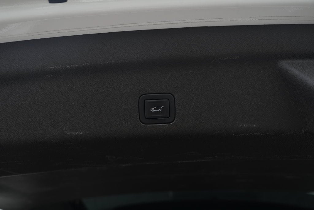 Used 2024 GMC Yukon SLT RWD image 16