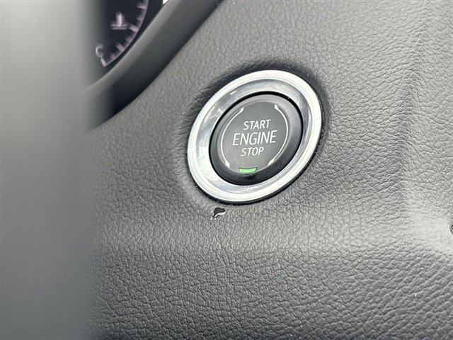 Certified 2023 Cadillac XT4 Luxury w/ Cold Weather Package image 16