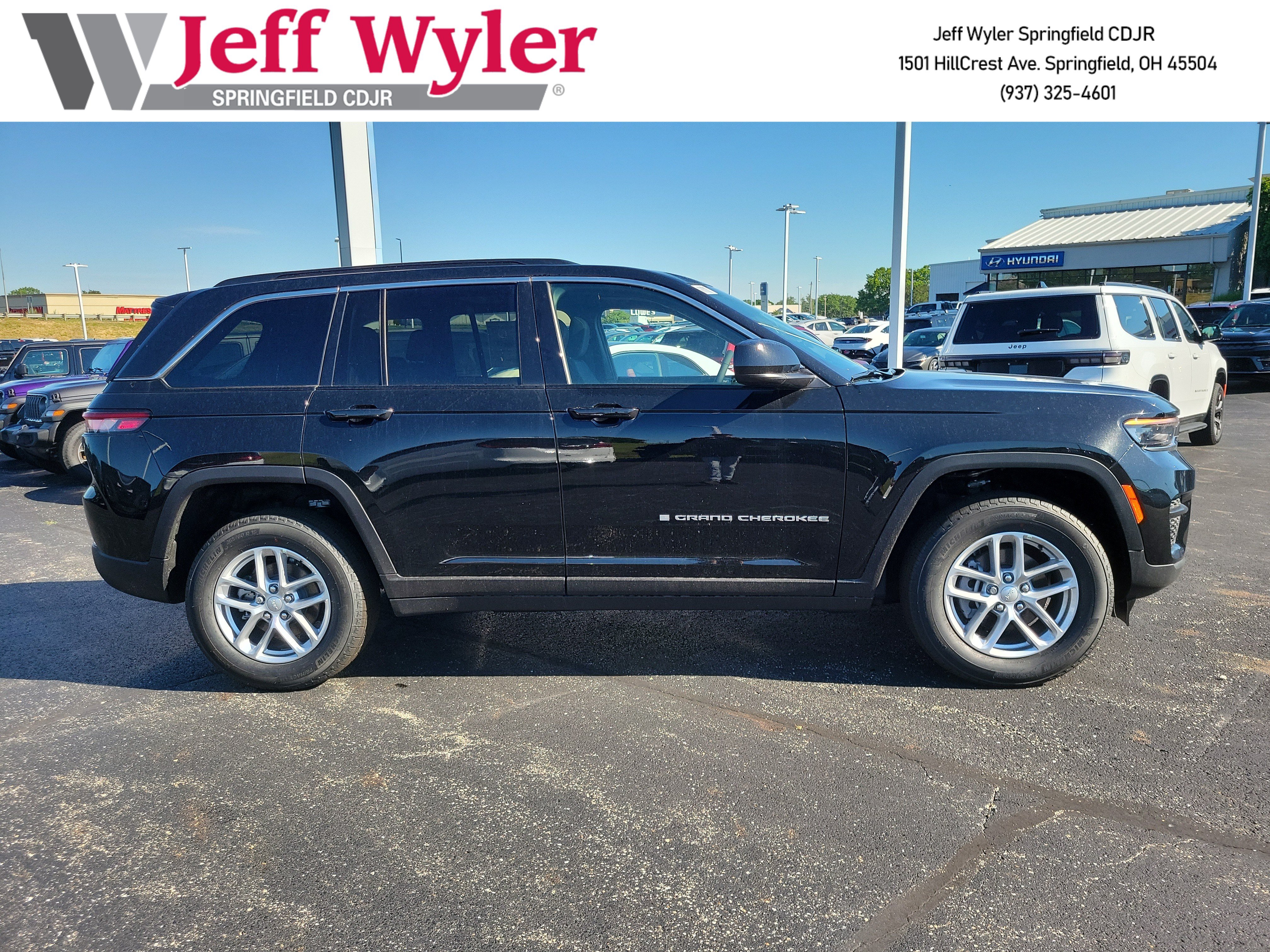 New 2026 Jeep Grand Cherokee Laredo X AWD/4WD image 3