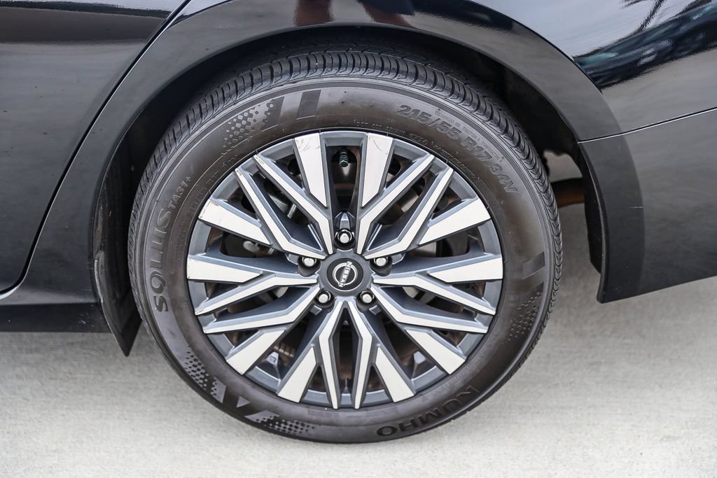Used 2024 Nissan Altima 2.5 SV FWD image 5