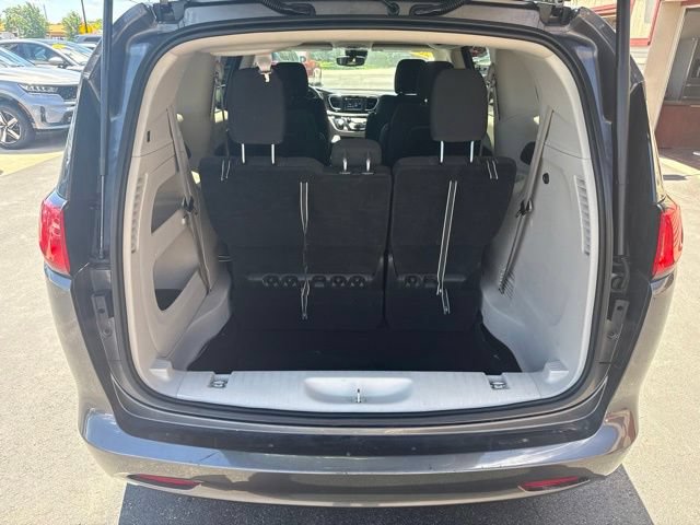 Used 2023 Chrysler Voyager LX FWD image 19