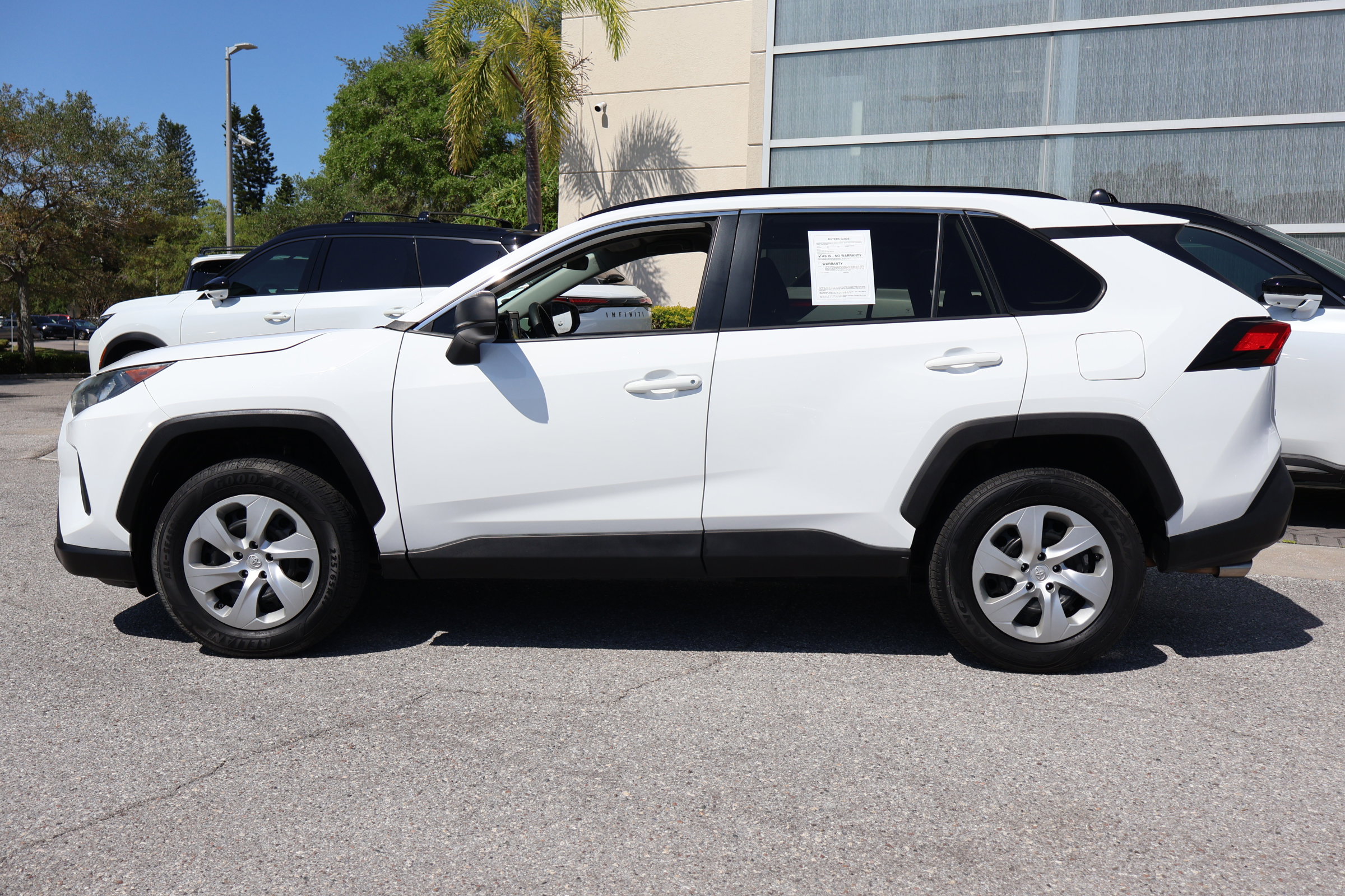 Used 2019 Toyota RAV4 LE FWD image 5