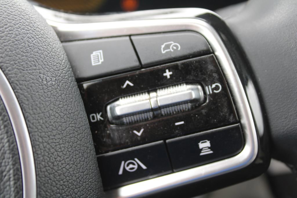 Certified 2025 Kia Sorento S w/ Panoramic Sunroof Package image 31