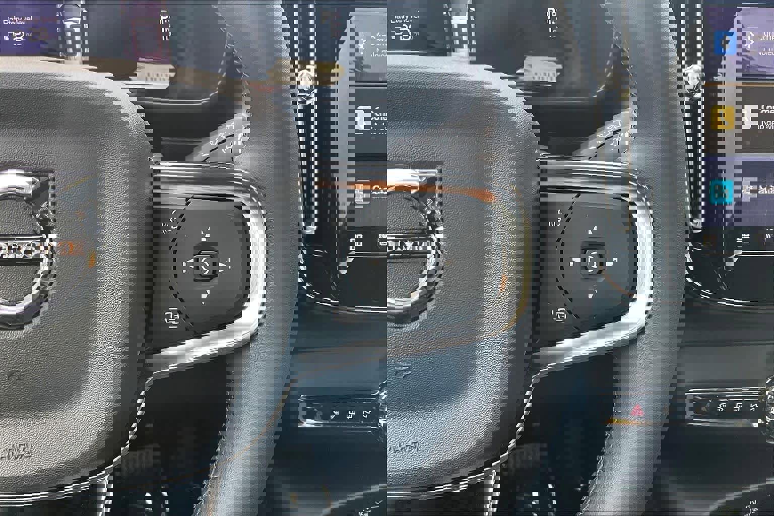 Used 2023 Volvo XC40 Recharge Ultimate image 22