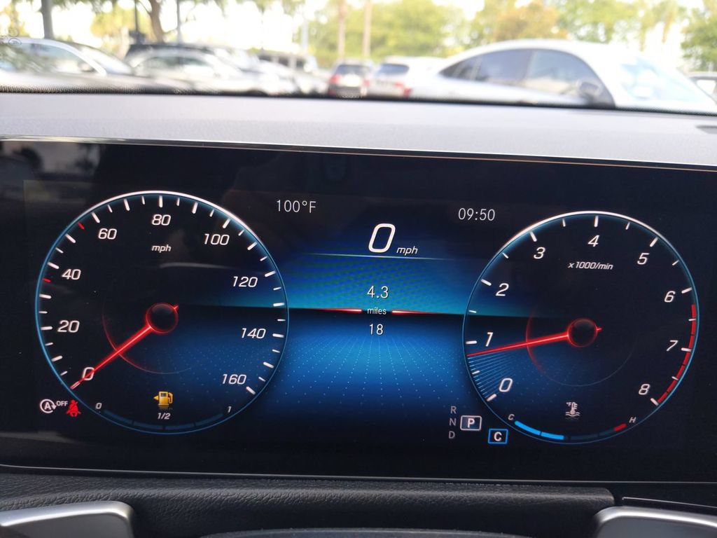 Used 2022 Mercedes-Benz GLB 250 4MATIC image 23