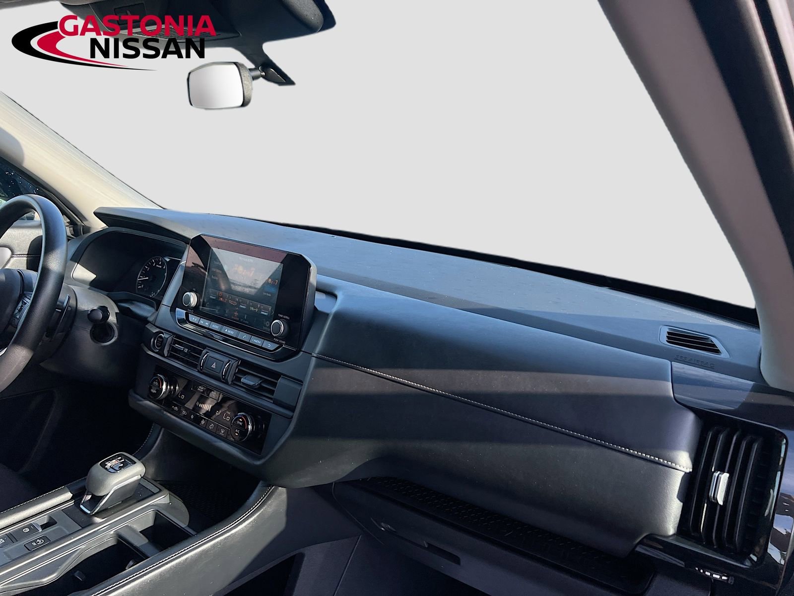 Used 2024 Nissan Pathfinder S image 38