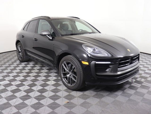 Used 2025 Porsche Macan image 7