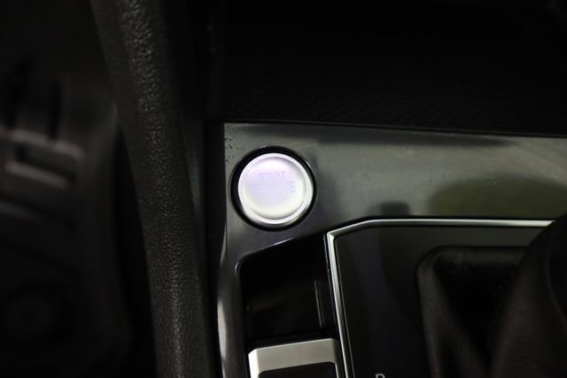 Used 2020 Volkswagen Tiguan SE w/ Panoramic Sunroof Package image 47
