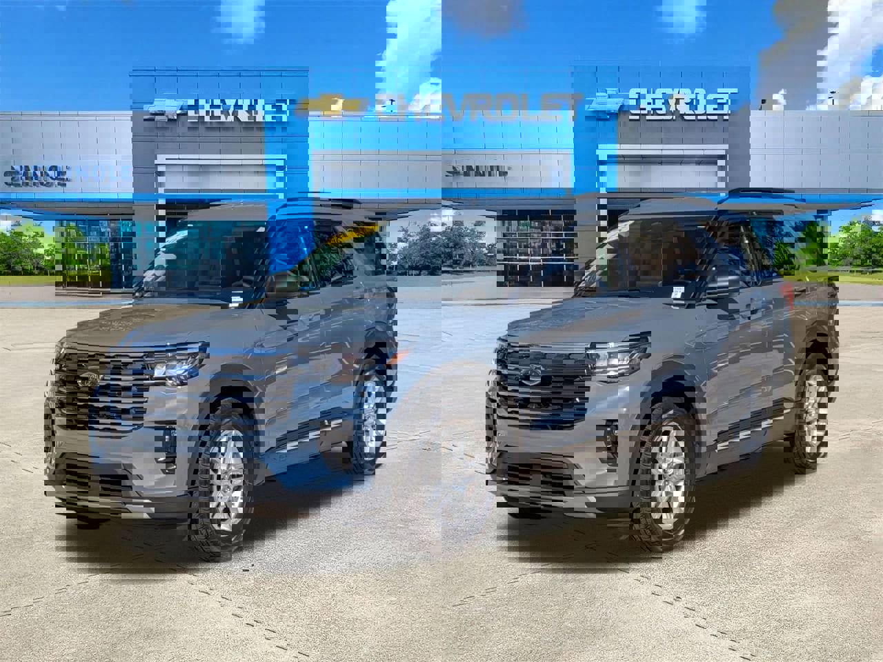 Used 2025 Ford Explorer Active w/ Active Comfort Package image 2