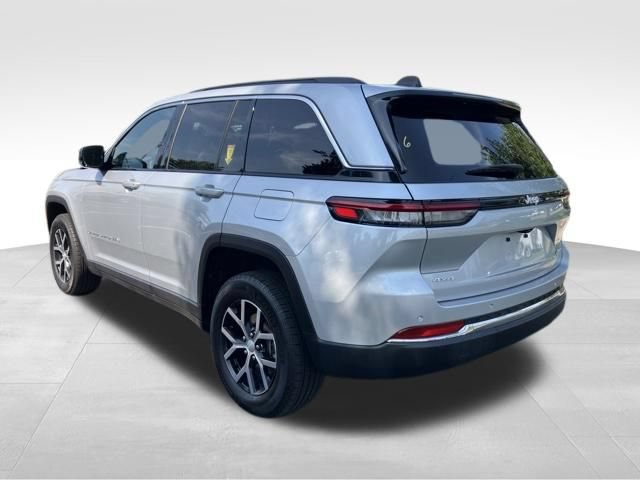 Used 2025 Jeep Grand Cherokee Limited AWD/4WD image 9