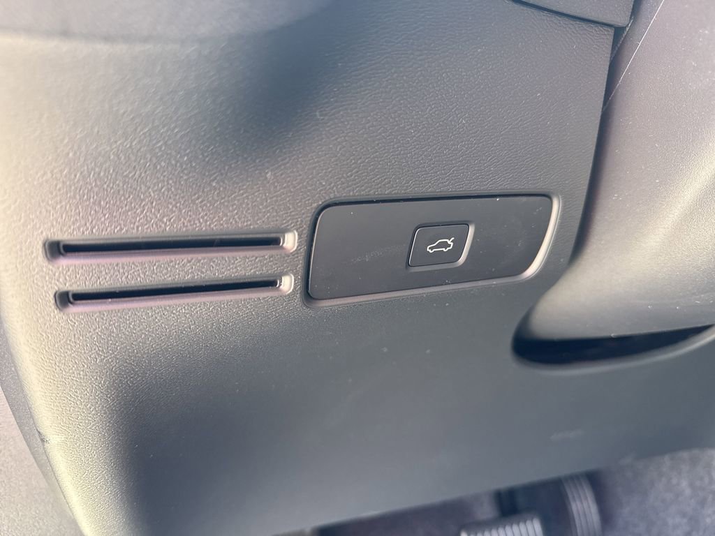 New 2026 Volvo XC40 B5 Core w/ Protection Package Premier image 18