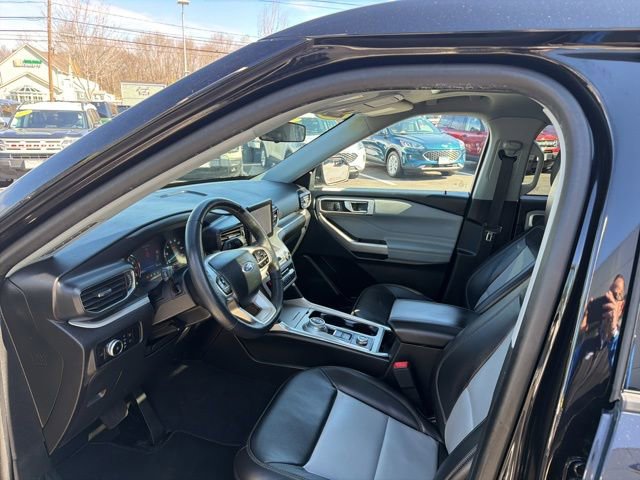 Used 2023 Ford Explorer XLT w/ Equipment Group 202A AWD/4WD image 11