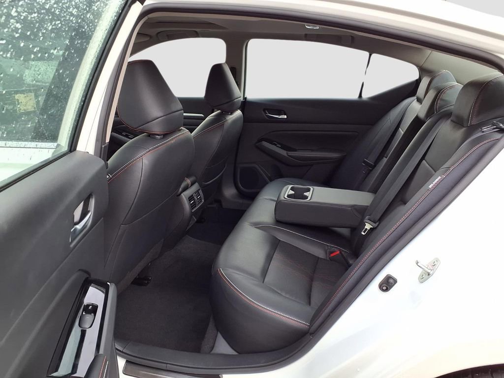 Used 2024 Nissan Altima 2.0 SR FWD image 35