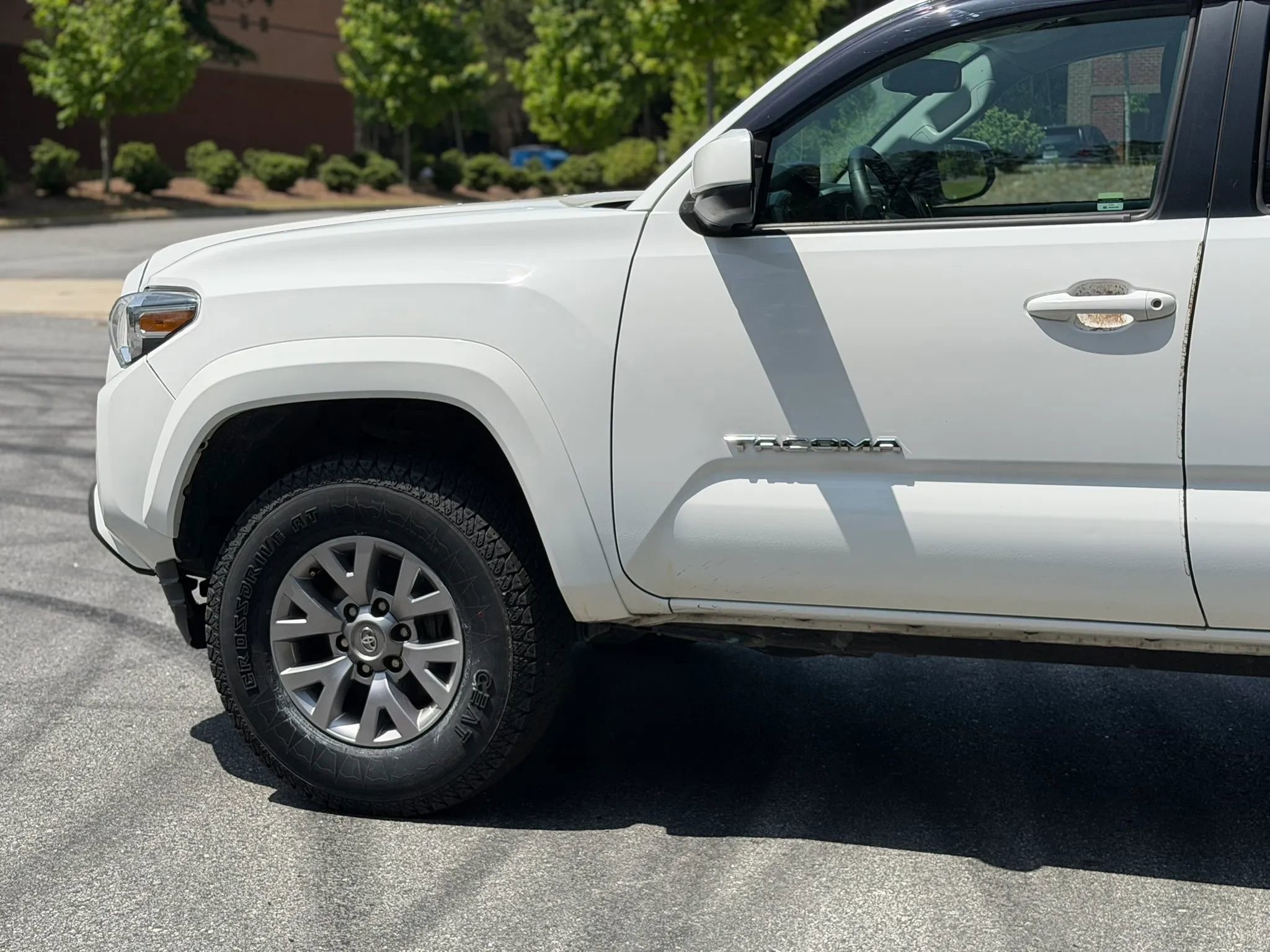 Used 2017 Toyota Tacoma SR5 w/ Tow Package RWD image 4