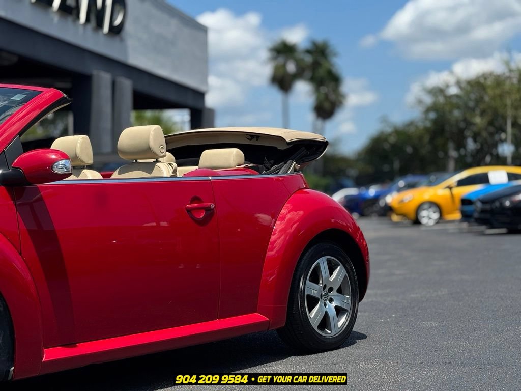 Used 2006 Volkswagen Beetle Convertible w/ Package 1 FWD image 4