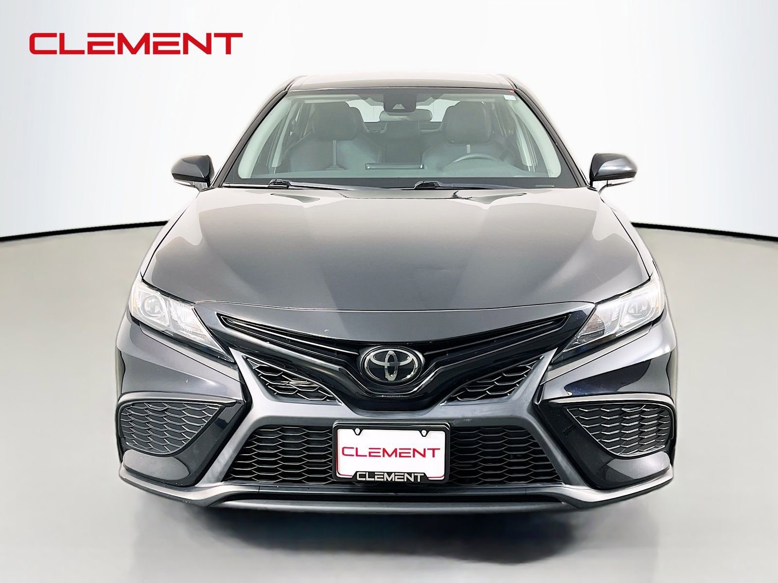 Used 2023 Toyota Camry SE FWD image 3