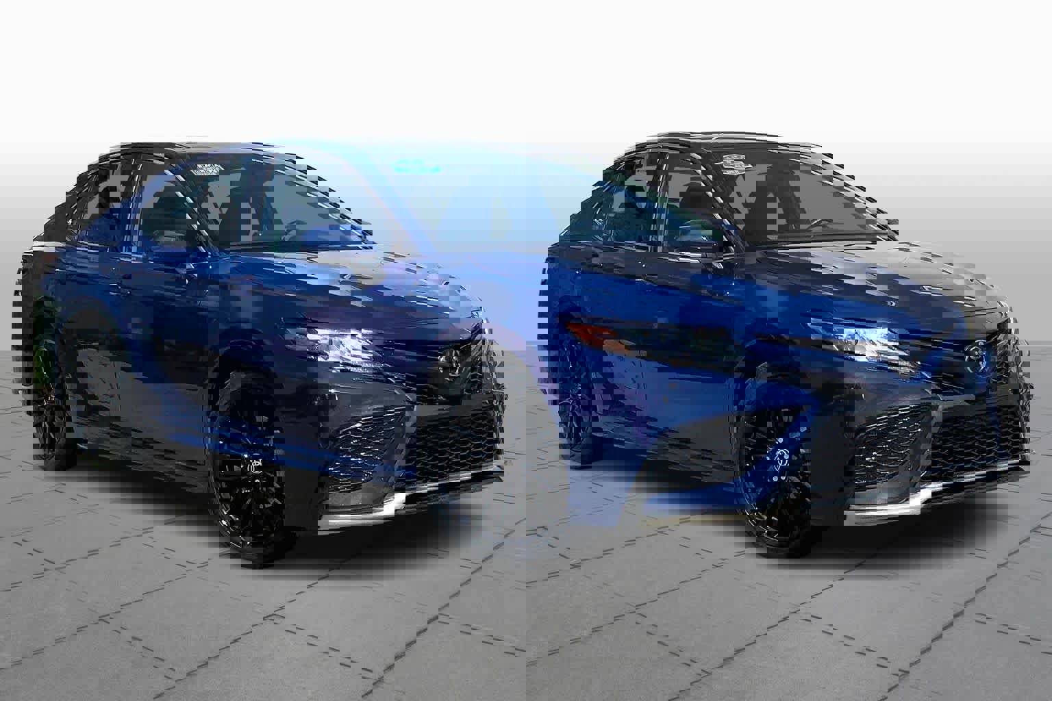 Used 2024 Toyota Camry XSE FWD image 3