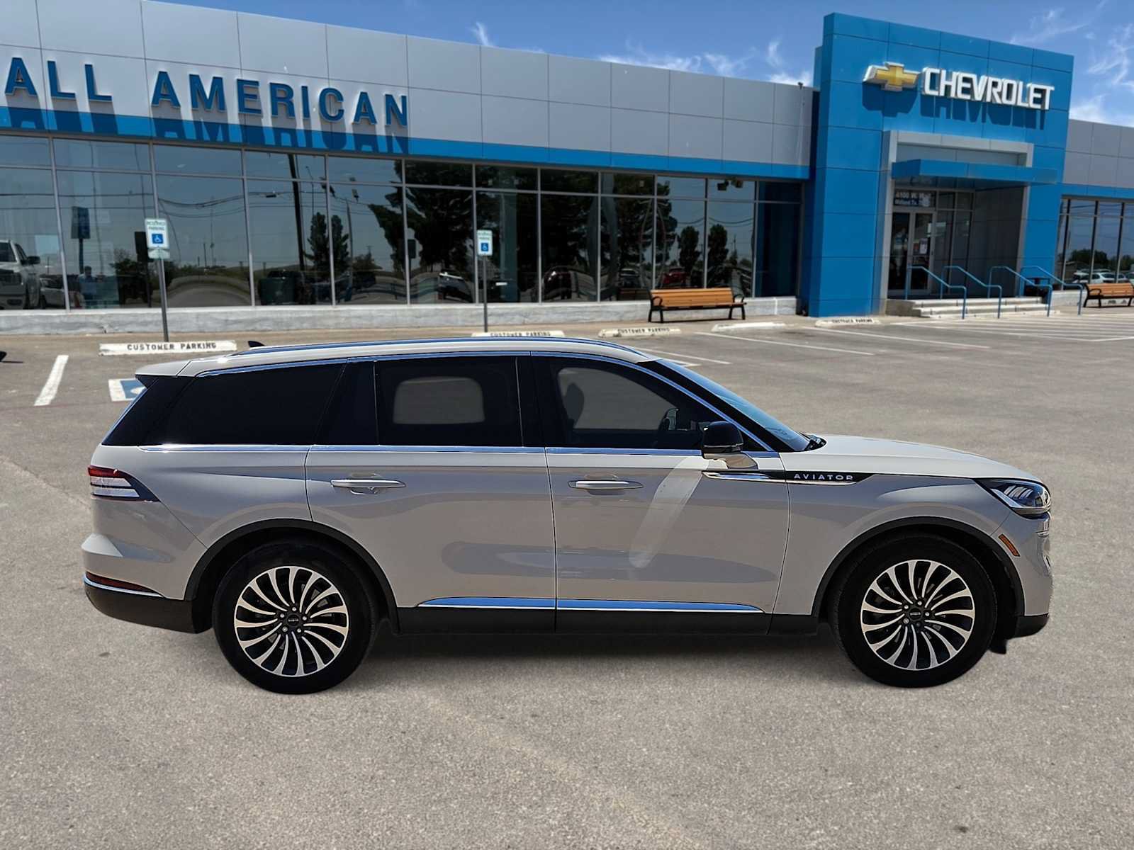 Used 2023 Lincoln Aviator Reserve w/ Elements Package Plus RWD image 9